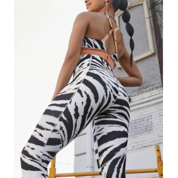 Fabletics 7/8 Zebra print Leggings - Picture 2 of 6